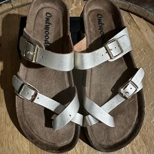 ✨ NEW Gold Outwoods Sandals – Style BORK30 – Size 6 ✨
